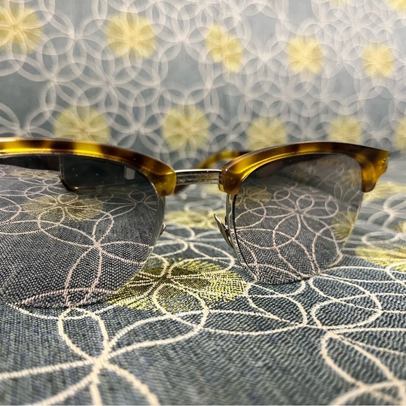 YSL Sunglasses - Picture 4 of 6